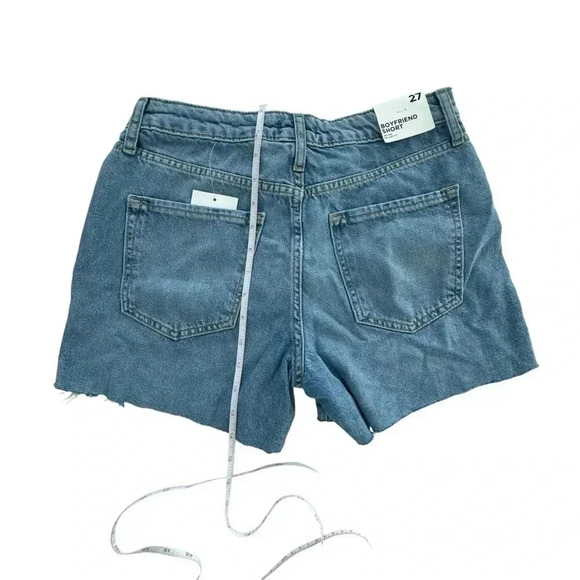 Boyfriend High Waisted Light Blue Washed Distressed Jean Shorts. Size 27 - Picture 6 of 9